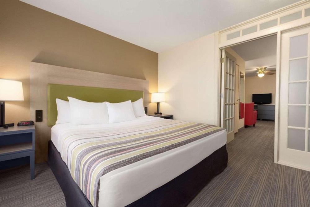 Country Inn & Suites by Radisson, Milwaukee Airport, WI